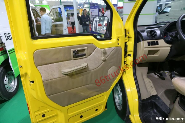 Green Wheel Weitu Z35 Standard 4.5m pure electric enclosed box van Cab (1) | 86Trucks