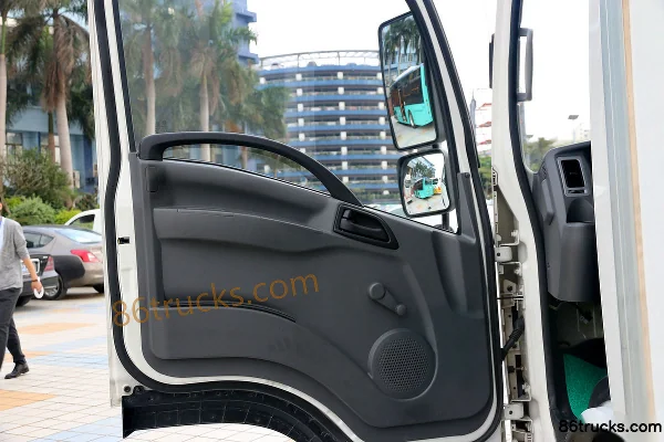 BYD T7 10.7T 5.6m pure electric van light truck 4X2(6 wheels) Interior (3) | 86Trucks