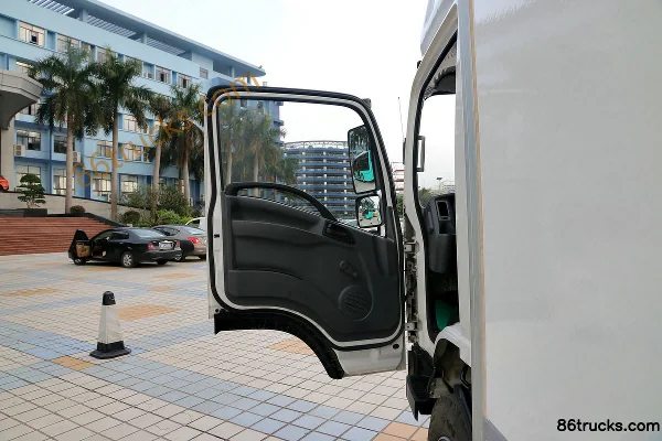 BYD T7 10.7T 5.6m pure electric van light truck 4X2(6 wheels) Interior (1) | 86Trucks