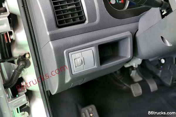 Wuzhoulong 4.07m pure electric enclosed box van Cab (2) | 86Trucks