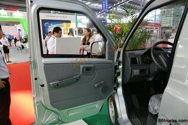 Wuzhoulong 4.07m pure electric enclosed box van Cab (1) | 86Trucks