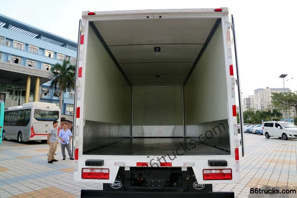 BYD T7 10.7T 5.6m pure electric van light truck 4X2(6 wheels) Body (1) | 86Trucks