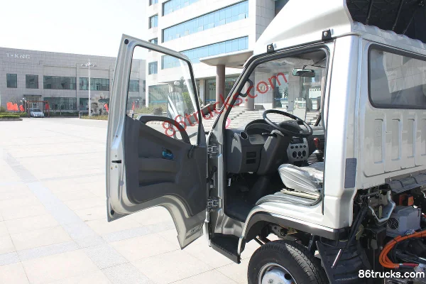 Tangjun Ouling Xiao Baoma 3.49T 2600mm Wheelbase 3.33m Single Row Pure Electric Mini Truck Chassis 35.2kWh 4X2(6 wheels) Interior (1) | 86Tr