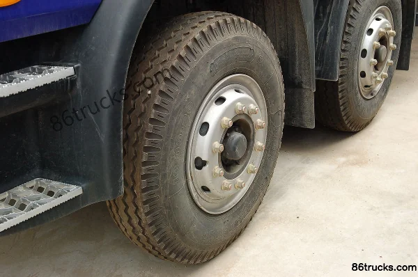 JAC Gallop A3 Series Heavy Truck 200 hp 6X2(8 wheels) Flatbed Truck (8.5m cargo box) Chassis (1) | 86Trucks