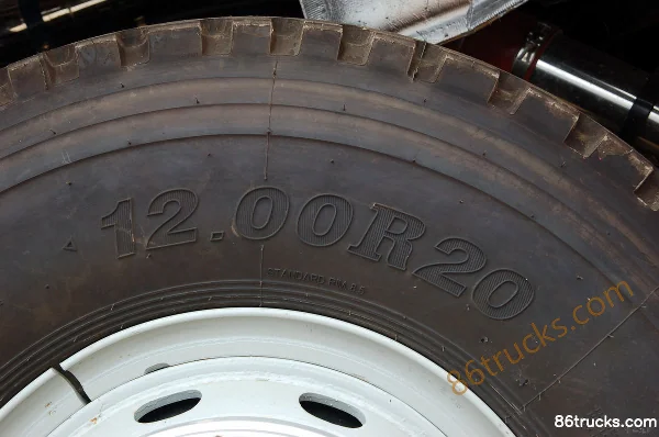 SHACMAN Delong F2000 Heavy Truck 290 hp 6X2(8 wheels) Tractor Truck (Widened Medium Long Flat Roof) Chassis (2) | 86Trucks