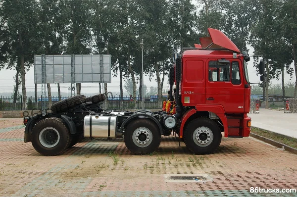 SHACMAN Delong F2000 Heavy Truck 290 hp 6X2(8 wheels) Tractor Truck (Widened Medium Long Flat Roof) Exterior (3) | 86Trucks