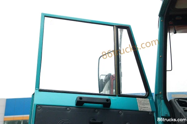 SHACMAN Aolong Heavy Truck 375 hp 6X4(10 wheels) Tractor Truck (Medium-Long High Roof) Cab (2) | 86Trucks