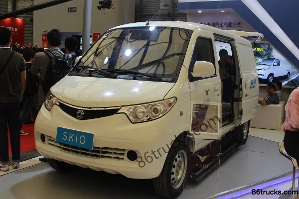 Shikong Junfeng Range Edition 54hp 4X2(6 wheels) 4.18m Pure Electric Panel Van Exterior