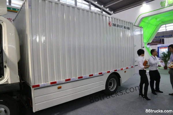 Dongfeng Teshang 7.1T 4,2 m cabine simple fourgon électrique pur (EQ5070XXYTBEV3) 4X2(6 roues) Carrosserie (1) | 86Trucks