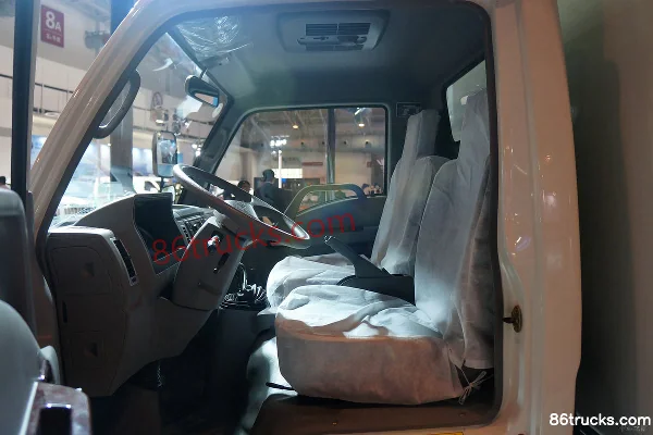 Jinbei Qiyun 75 hp 4X2(6 wheels) 4.33T 4.28m single row pure electric van light truck Interior (3) | 86Trucks