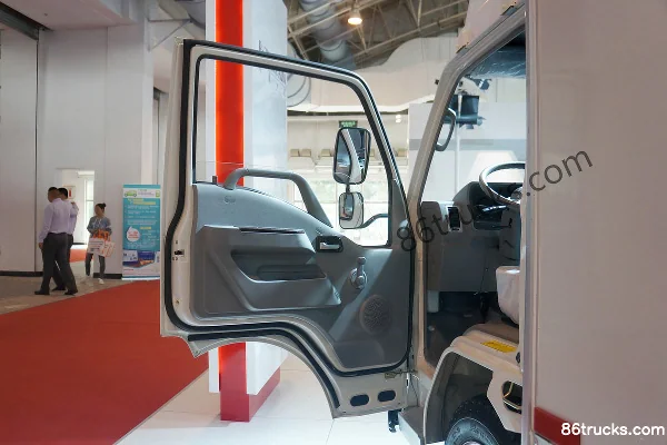 Jinbei Qiyun 75 hp 4X2(6 wheels) 4.33T 4.28m single row pure electric van light truck Interior (1) | 86Trucks