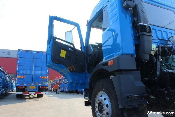 FAW Jiefang Qingdao Long V camion porteur 220 ch 6X2(8 roues) 7,7 m camion plateau à ridelles Cabine (1) | 86Trucks