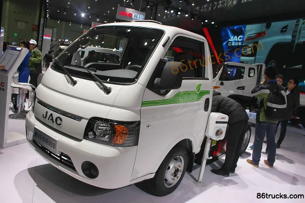 JAC Kangling H3 Narrow Body 2.98T Single Row Pure Electric Light Truck Chassis 4X2(6 wheels) Exterior (3) | 86Trucks