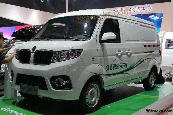 SRM Xinyuan Xiaohaishi X30 20 hp 4.2m pure electric enclosed box van Exterior (3) | 86Trucks