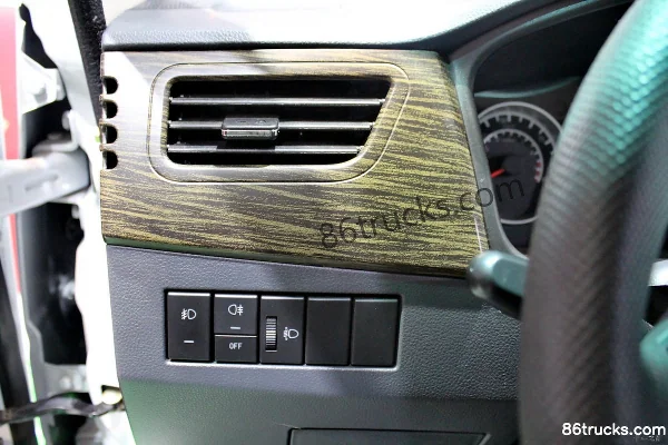 SRM Xinyuan Xiaohaishi X30 20 hp 4.2m pure electric enclosed box van Cab (3) | 86Trucks