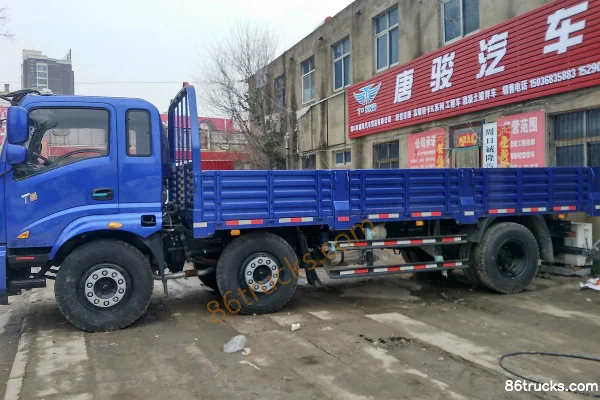 Tangjun Ouling T6 Series 160hp 6X2(8 wheels) 6.2m Semi-panel Flatbed Cargo Truck Exterior