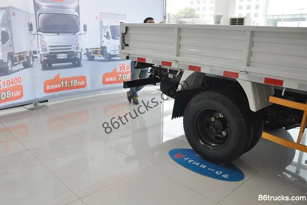 JMC Shunda Standard 109hp 4X2(6 wheels) 3.7m single-row flatbed light truck (low platform) Chassis (2) | 86Trucks