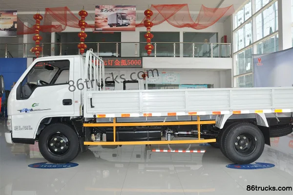 JMC Shunda Standard 109hp 4X2(6 wheels) 3.7m single-row flatbed light truck (low platform) Chassis (1) | 86Trucks