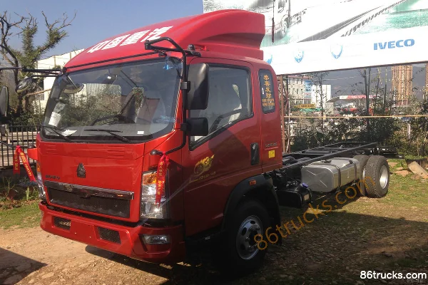 Sinotruk HOWO Hanjiang 170 hp 4X2(6 wheels) 5.2 meters semi-row van cargo truck chassis Exterior (3) | 86Trucks