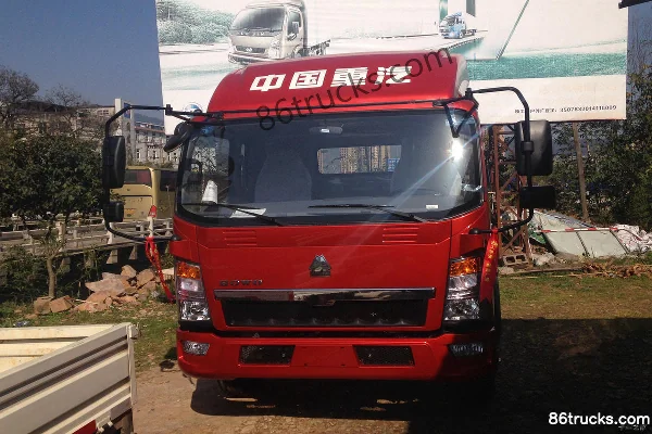 Sinotruk HOWO Hanjiang 170 hp 4X2(6 wheels) 5.2 meters semi-row van cargo truck chassis Exterior (2) | 86Trucks