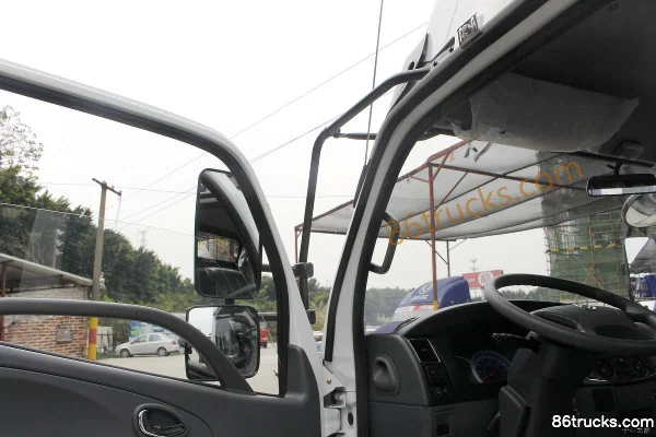 Dongfeng Kaipute K6 150hp 4X2(6 wheels) 4.17m single-row van light truck Cab (3) | 86Trucks