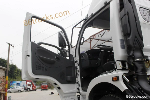 Dongfeng Kaipute K6 150hp 4X2(6 wheels) 4.17m single-row van light truck Cab (2) | 86Trucks