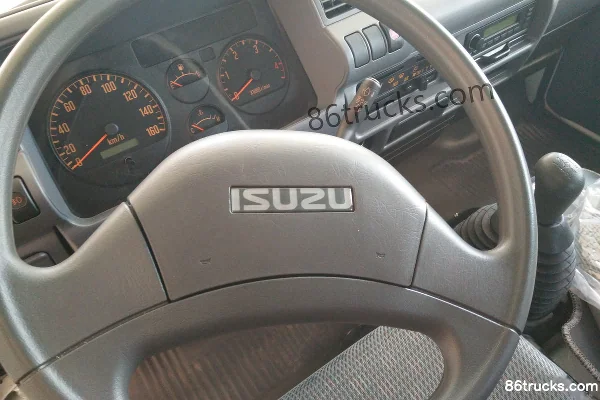 Isuzu 100P 120 ch 4X2(6 roues) 2,23 m cabine double fourgon léger (pneus simples arrière) (3) | 86Trucks