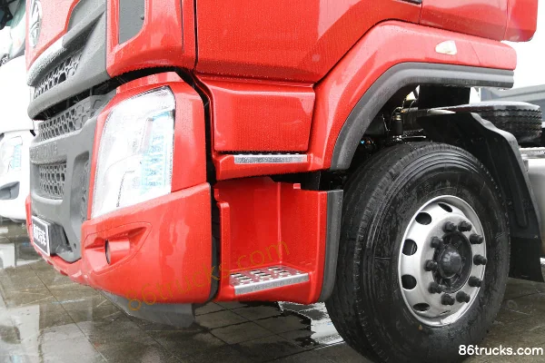 Dongfeng Liuqi Chenglong H5 heavy truck 350hp 4X2(6 wheels) tractor truck Chassis (1) | 86Trucks