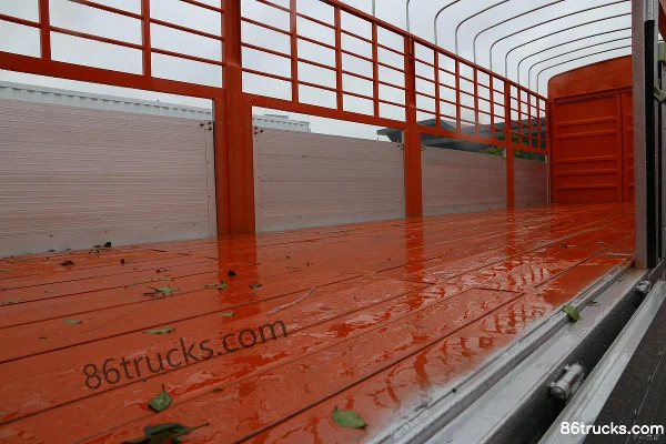 Dongfeng Liuqi Chenglong H7 Heavy Truck 375 hp 8X4(12 wheels) 9.5m Stake Cargo Truck Chassis (1) | 86Trucks