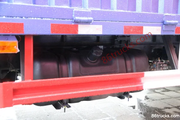 Dongfeng Liuqi Chenglong L3 160hp 4X2(6 wheels) 5.2m single-row panel cargo truck Chassis (3) | 86Trucks