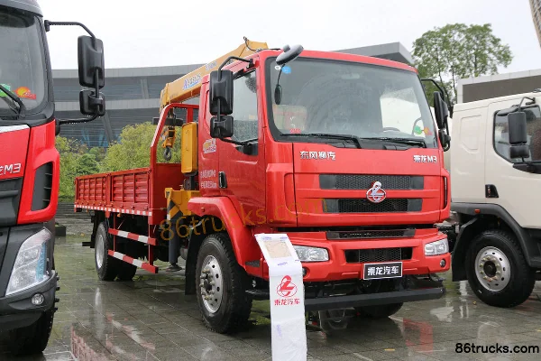 Dongfeng Liuqi Chenglong M3 180 hp 4X2(6 wheels) Truck-Mounted Crane Exterior