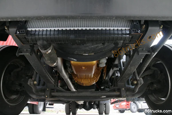 Dongfeng Liuqi nouveau Chenglong M3 camion moyen 210 ch 4X2(6 roues) camion porteur à benne fermée 7,65 m Châssis (2) | 86Trucks