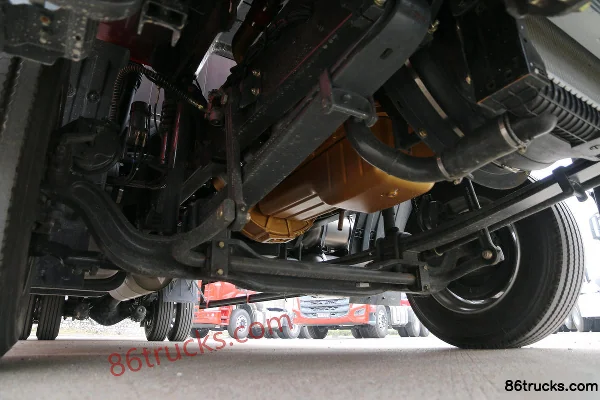 Dongfeng Liuqi nouveau Chenglong M3 camion moyen 210 ch 4X2(6 roues) camion porteur à benne fermée 7,65 m Châssis (1) | 86Trucks