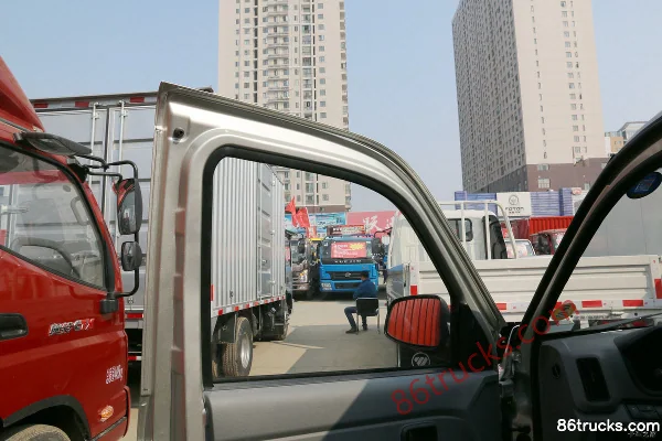 Foton Xiangling V1 1.3L 87hp 4X2(6 wheels) Gasoline/CN 2.1m Double Row Flatbed Mini Truck Cab (2) | 86Trucks