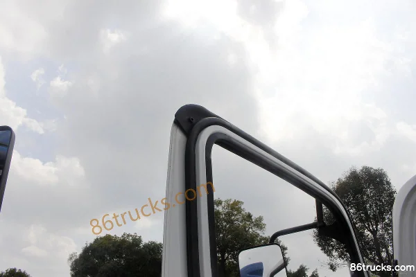 Hyundai Commercial Vehicle Zhidao 300M 116 hp 4X2(6 wheels) 4.18m Single Row Stake Light Truck Cab (3) | 86Trucks