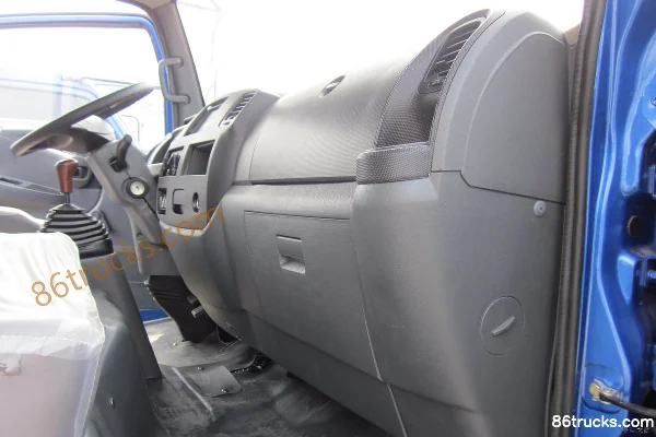 Shifeng Fengchi 87hp 4X2(6 wheels) 3.67m semi-row stake truck Cab (2) | 86Trucks