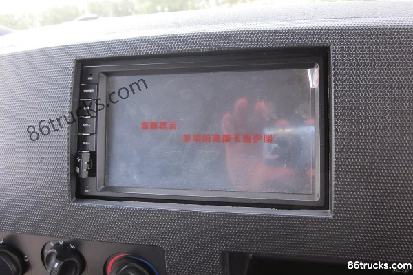 Shifeng Fengchi 87hp 4X2(6 wheels) 3.67m semi-row stake truck Cab (1) | 86Trucks
