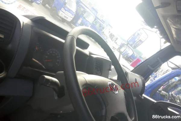 Shifeng Fengchi 130hp 4X2(6 wheels) 3.8m semi-row stake truck light truck Cab (1) | 86Trucks