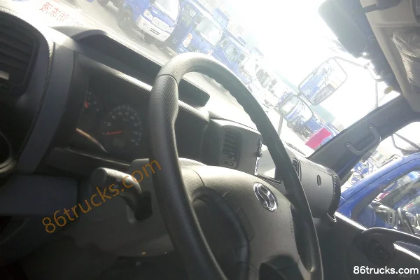 Shifeng Fengchi 143hp 4X2(6 wheels) 5.29m row-half stake truck Cab (1) | 86Trucks