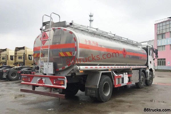SHACMAN Delong New M3000 220hp 6X2(8 wheels) Oil Tank Truck (Chusheng Brand) Exterior (3) | 86Trucks