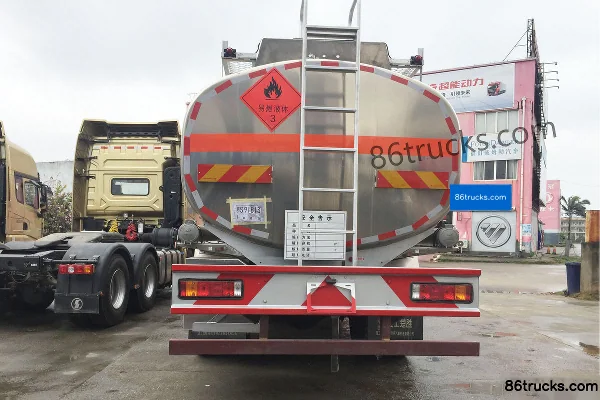 SHACMAN Delong New M3000 220hp 6X2(8 wheels) Oil Tank Truck (Chusheng Brand) Exterior (2) | 86Trucks
