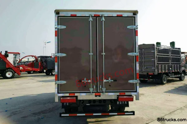 Tangjun Ouling T3 Series 113 hp 4X2(6 wheels) 4.15m Single Row Box Truck Exterior (2) | 86Trucks