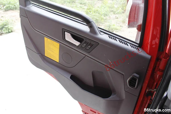 FAW Jiefang Qingdao Long V 160hp 4X2(6 wheels) 6.75m van truck Cab (3) | 86Trucks