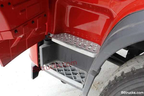 FAW Jiefang Qingdao Long V 160hp 4X2(6 wheels) 6.75m van truck Cab (2) | 86Trucks