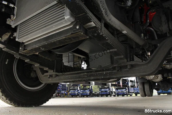 FAW Jiefang Qingdao Long V 160hp 4X2(6 wheels) 6.75m van truck Chassis (3) | 86Trucks