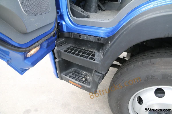 JAC Q9 Weishida W500 Medium Truck 190hp 4X2(6 wheels) 6.8m Van Cargo Truck Chassis Cab (3) | 86Trucks