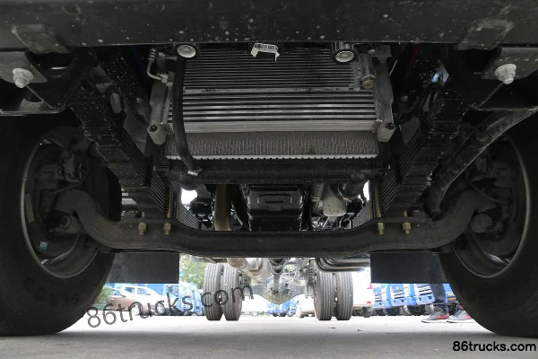 JAC Q9 Weishida W500 Medium Truck 190hp 4X2(6 wheels) 6.8m Van Cargo Truck Chassis (3) | 86Trucks