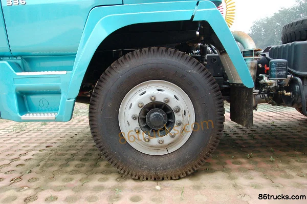 SHACMAN Aolong Heavy Truck 375 hp 6X4(10 wheels) Tractor Truck (Medium-Long High Roof) Chassis (1) | 86Trucks