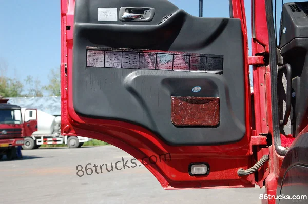 Hongyan Xindakang camion lourd 310 ch 6X4(10 roues) 8 m camion benne Cabine (3) | 86Trucks