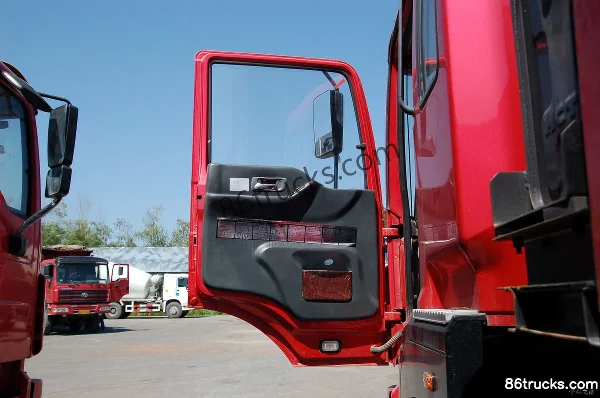 Hongyan Xindakang camion lourd 310 ch 6X4(10 roues) 8 m camion benne Cabine (1) | 86Trucks